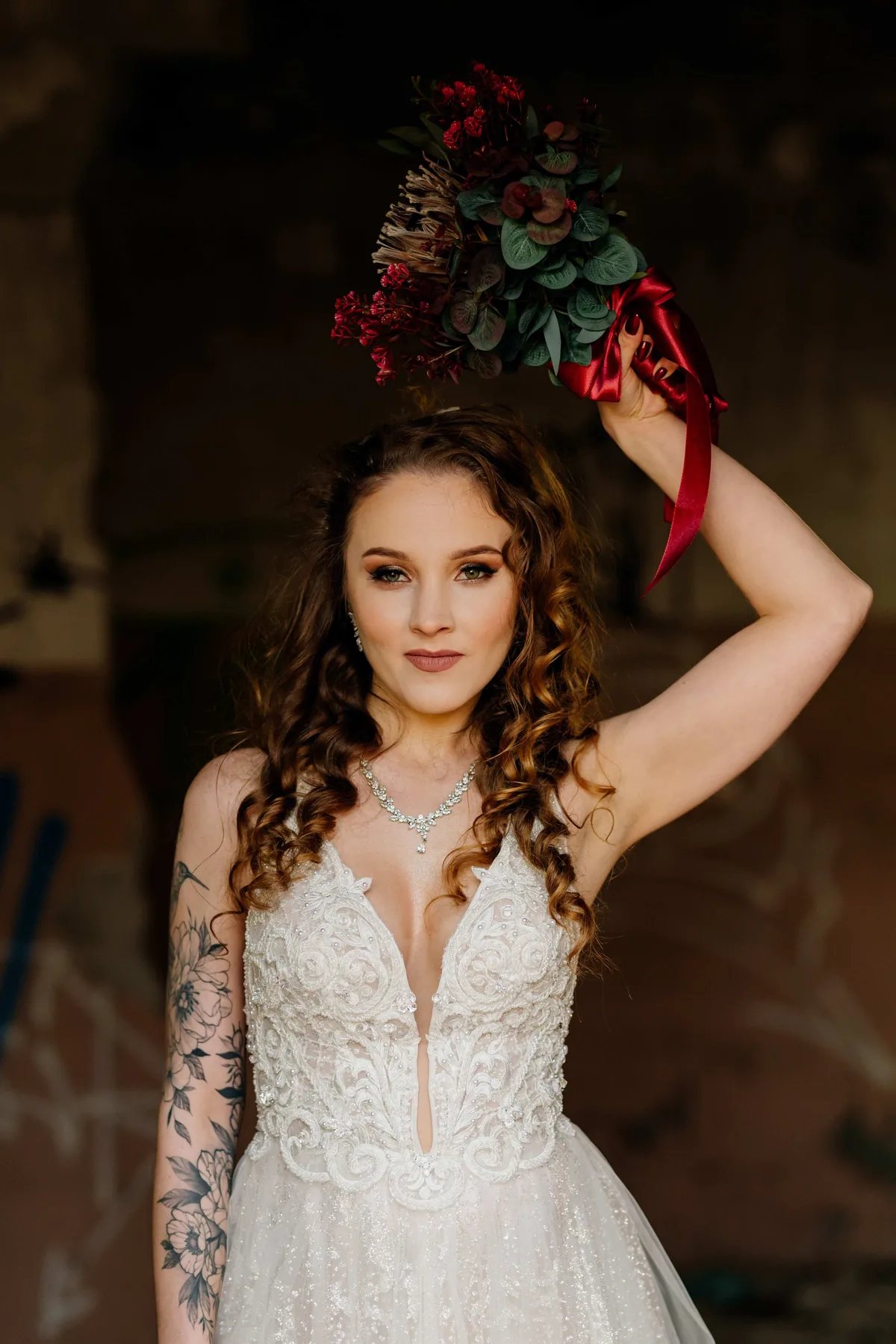 Fotograf ślubny – Panna Młoda z bukietem, portret w dniu ślubu