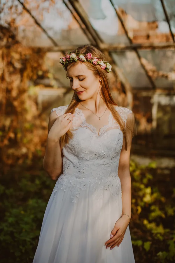 Portret Panny Młodej w wianku – fotograf ślubny