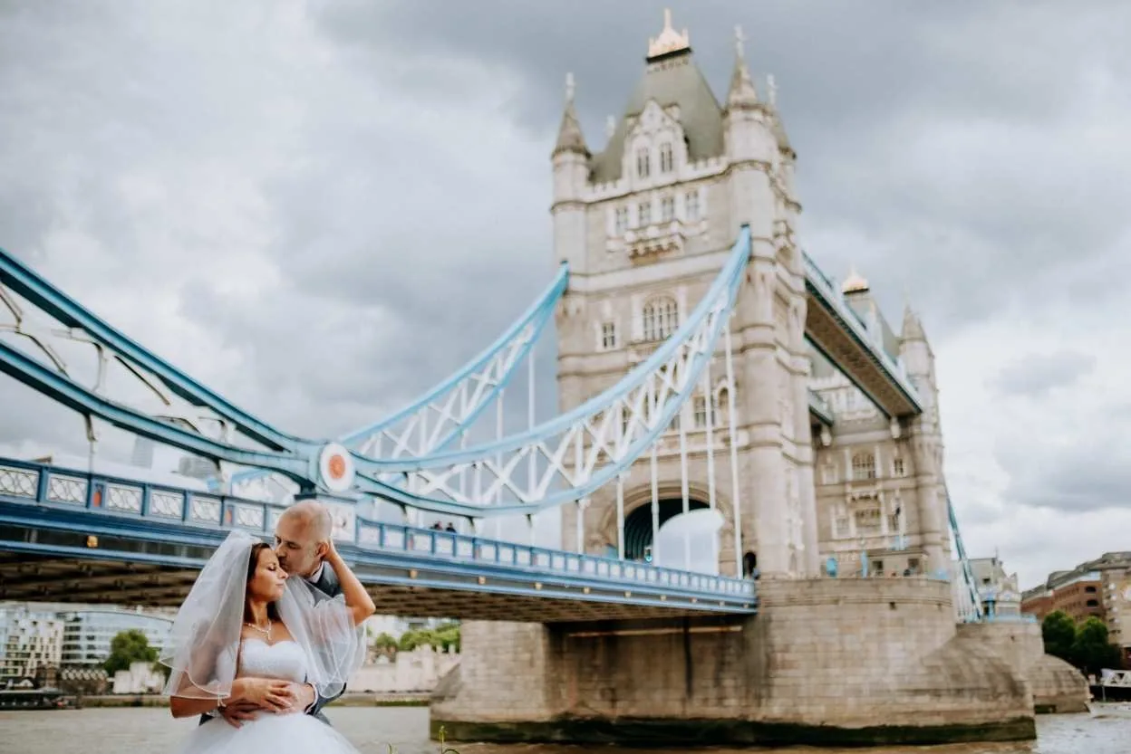 Sesja ślubna za granicą – Londyn, Tower Bridge