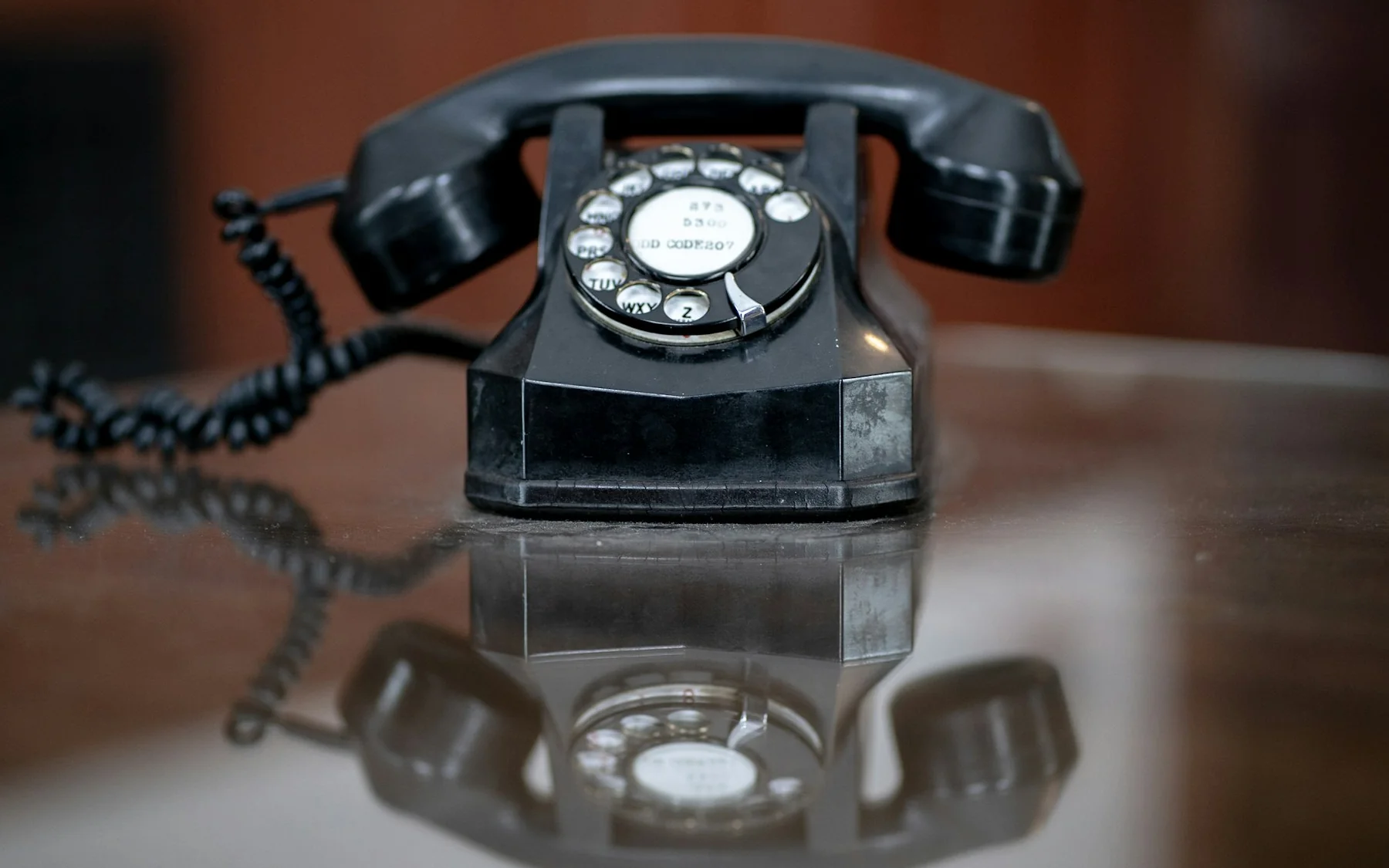 Telefon życzeń na weselu – zabytkowy telefon, do którego goście nagrywają życzenia dla Pary Młodej